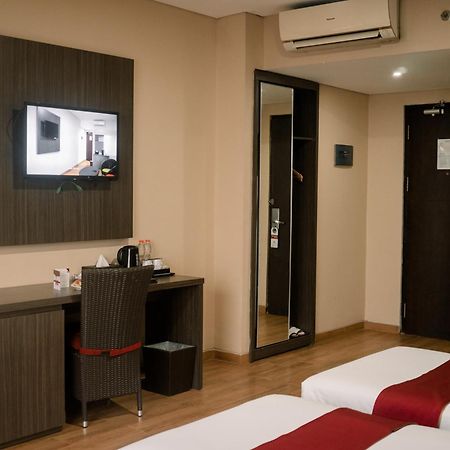 Merapi Merbabu Hotels Bekasi Exteriör bild