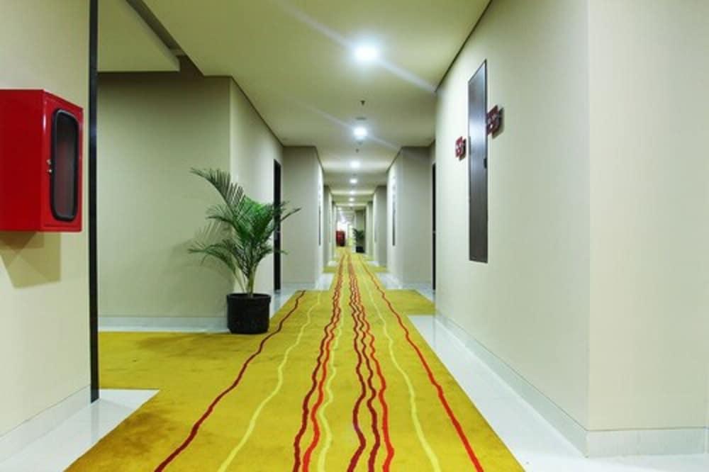 Merapi Merbabu Hotels Bekasi Exteriör bild