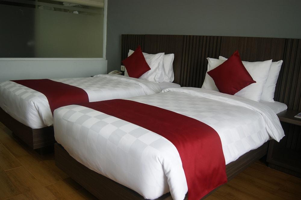 Merapi Merbabu Hotels Bekasi Exteriör bild
