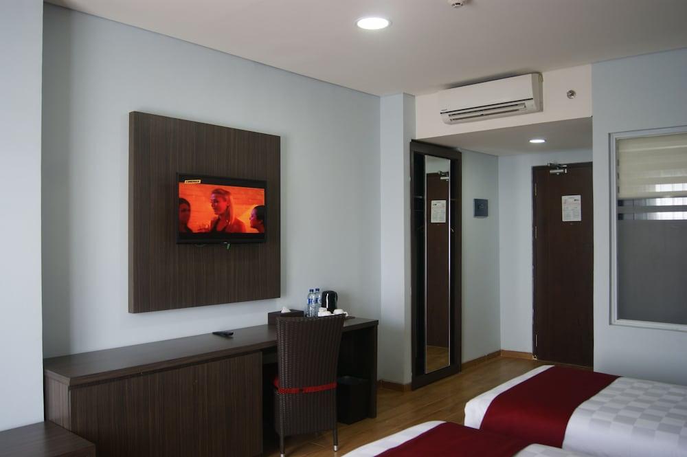 Merapi Merbabu Hotels Bekasi Exteriör bild