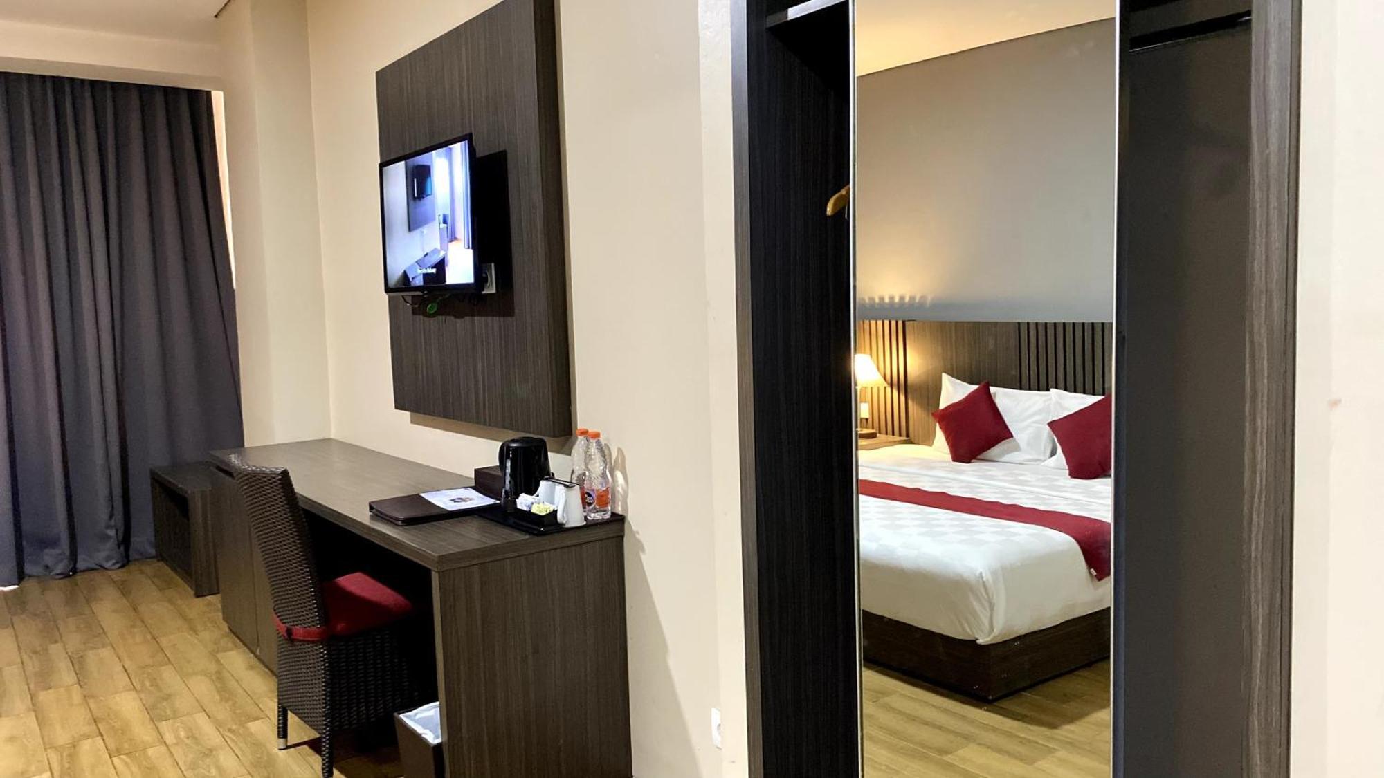 Merapi Merbabu Hotels Bekasi Exteriör bild