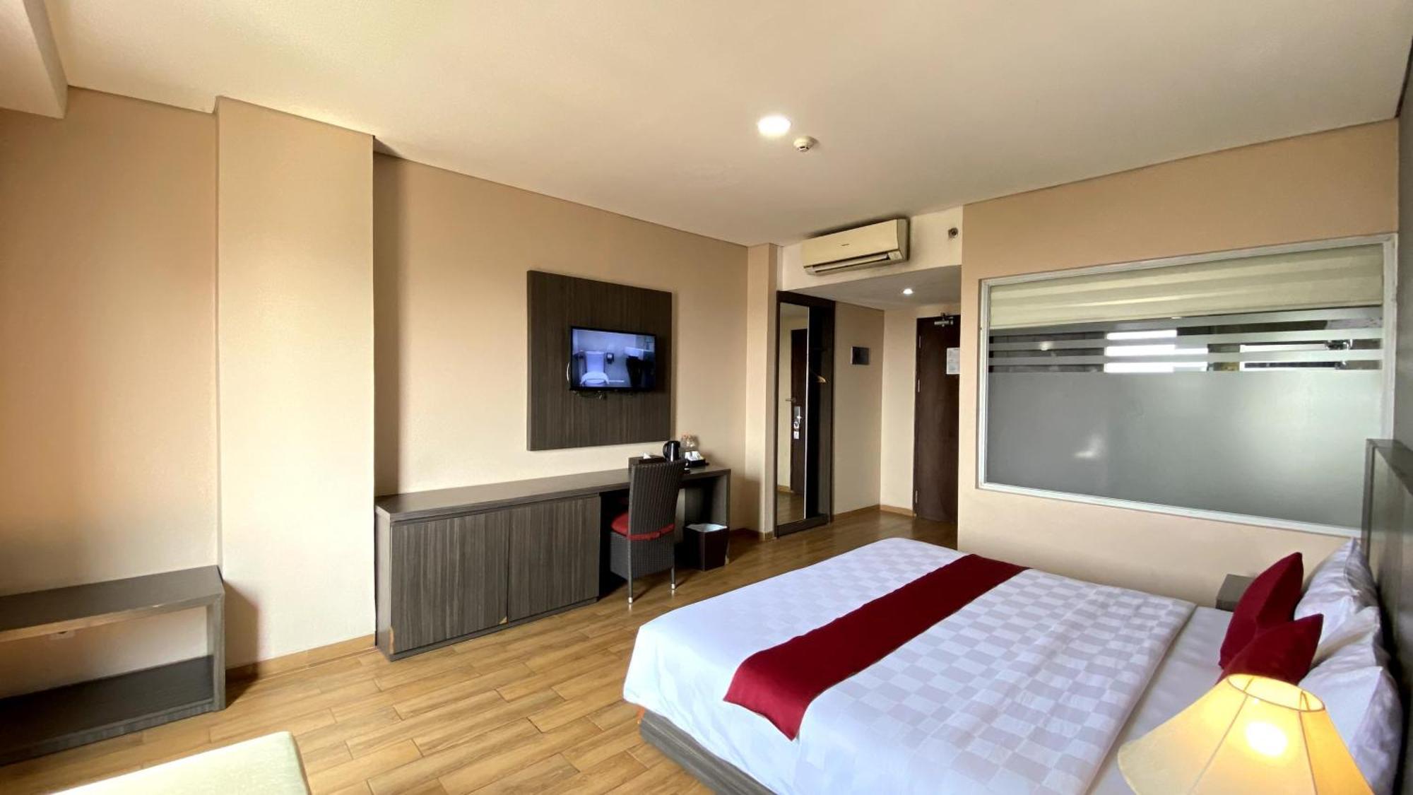 Merapi Merbabu Hotels Bekasi Exteriör bild