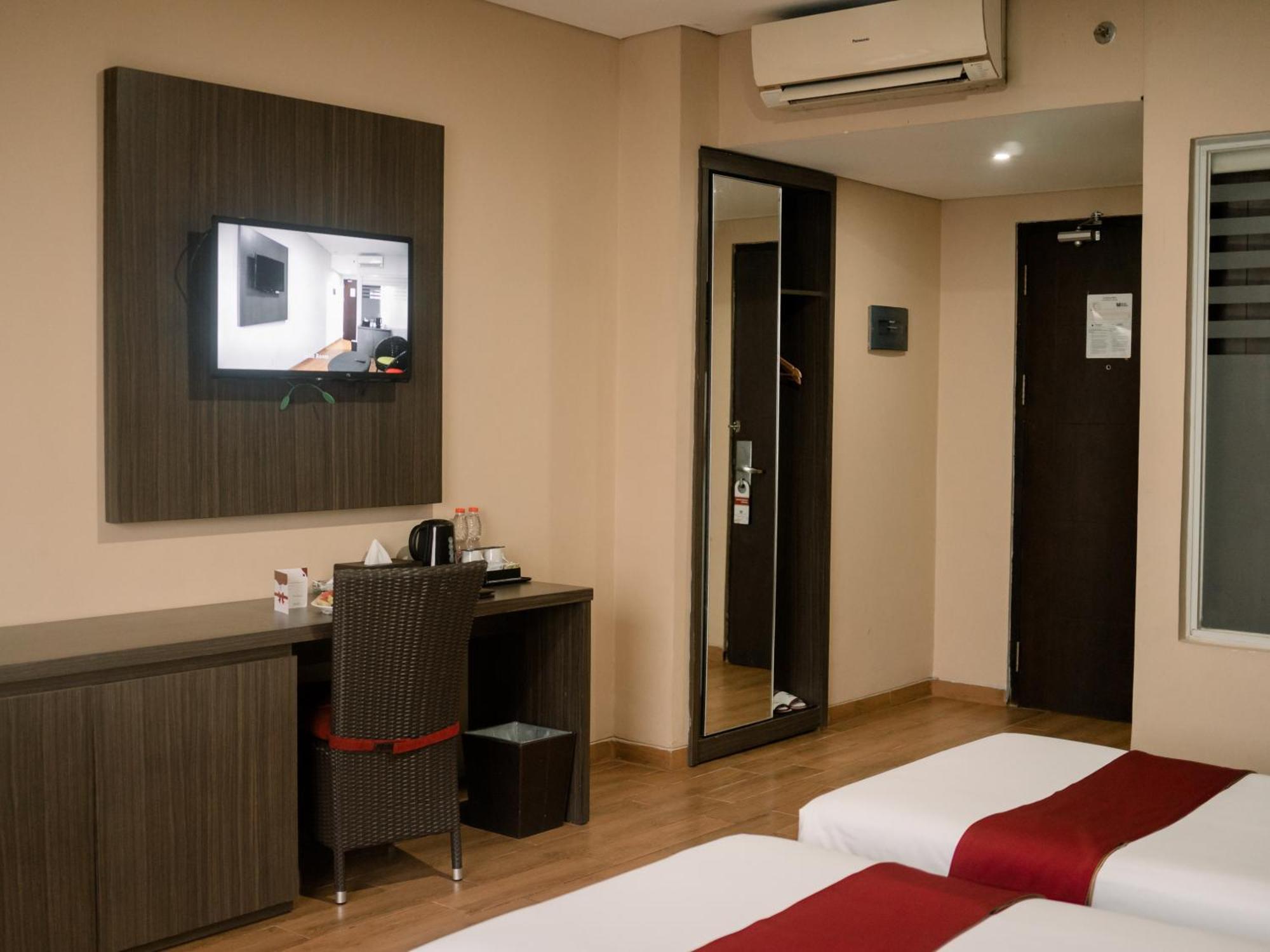Merapi Merbabu Hotels Bekasi Exteriör bild