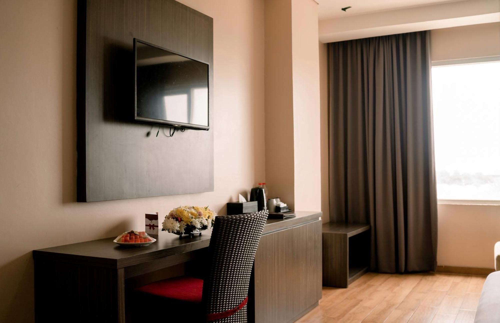 Merapi Merbabu Hotels Bekasi Exteriör bild