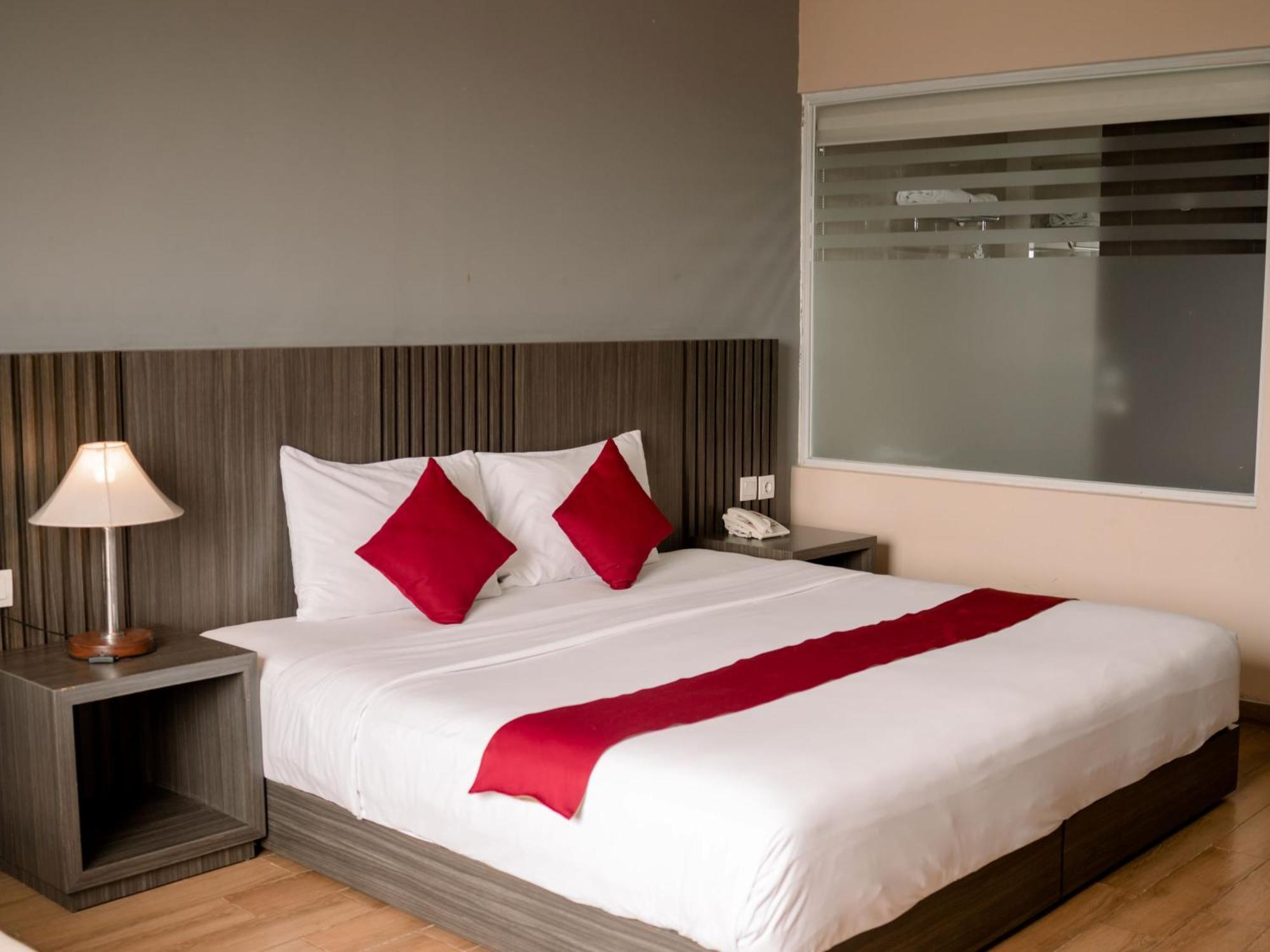 Merapi Merbabu Hotels Bekasi Exteriör bild