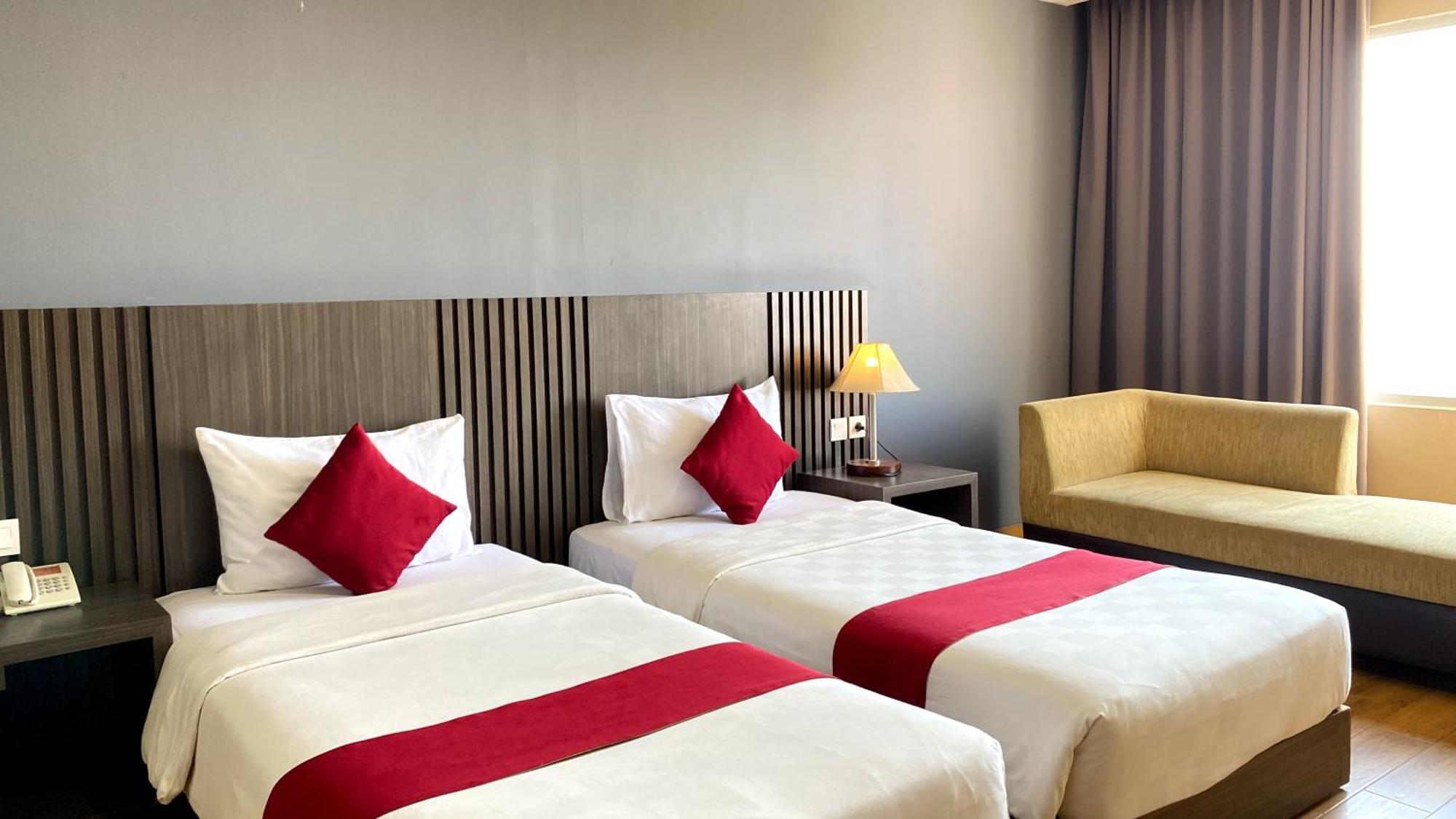 Merapi Merbabu Hotels Bekasi Exteriör bild