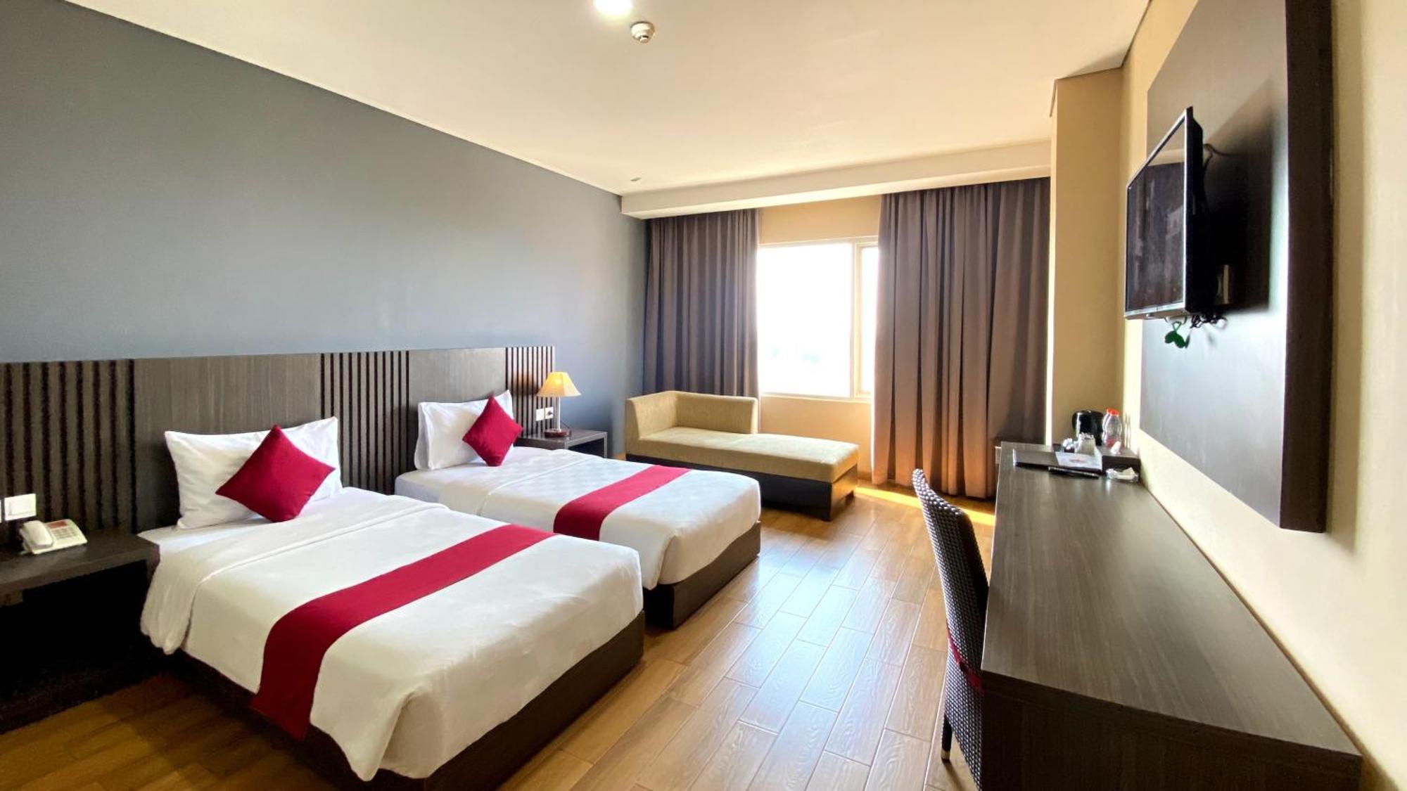 Merapi Merbabu Hotels Bekasi Exteriör bild