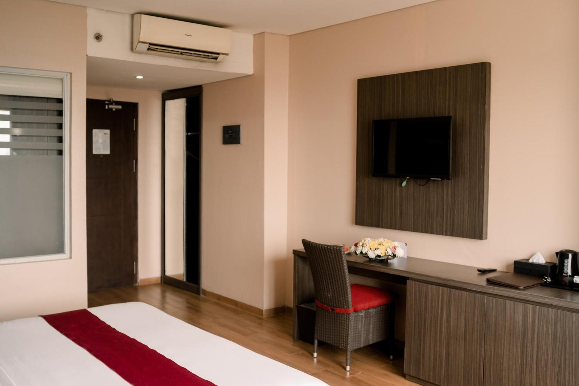 Merapi Merbabu Hotels Bekasi Exteriör bild