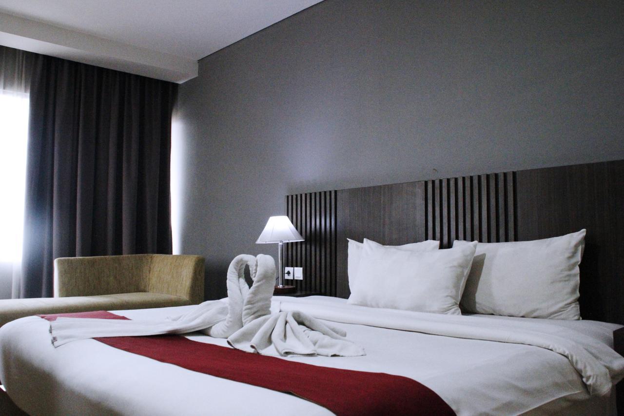 Merapi Merbabu Hotels Bekasi Exteriör bild