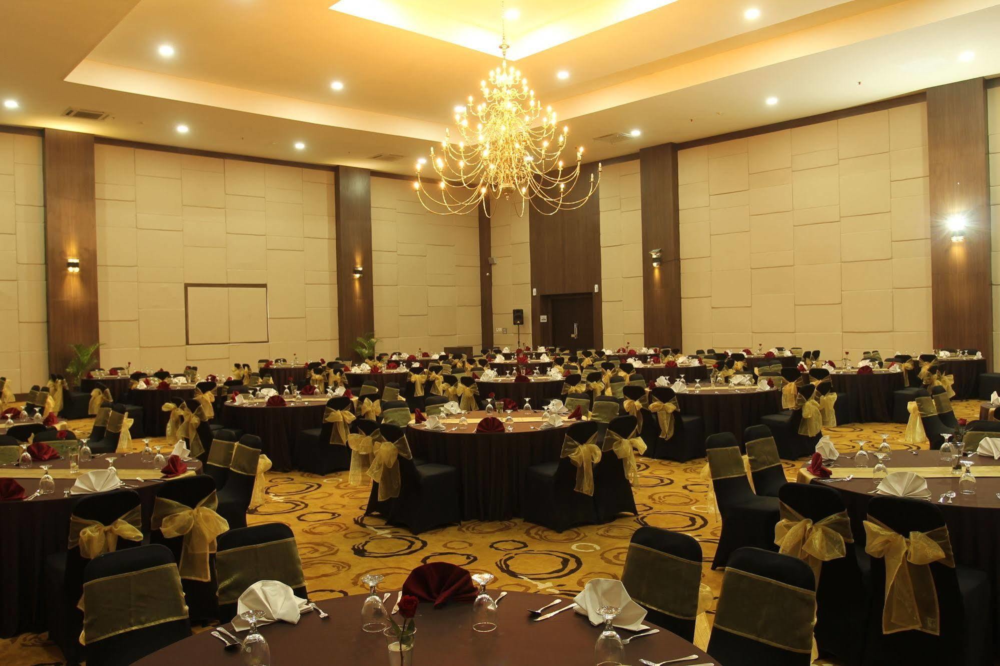 Merapi Merbabu Hotels Bekasi Exteriör bild