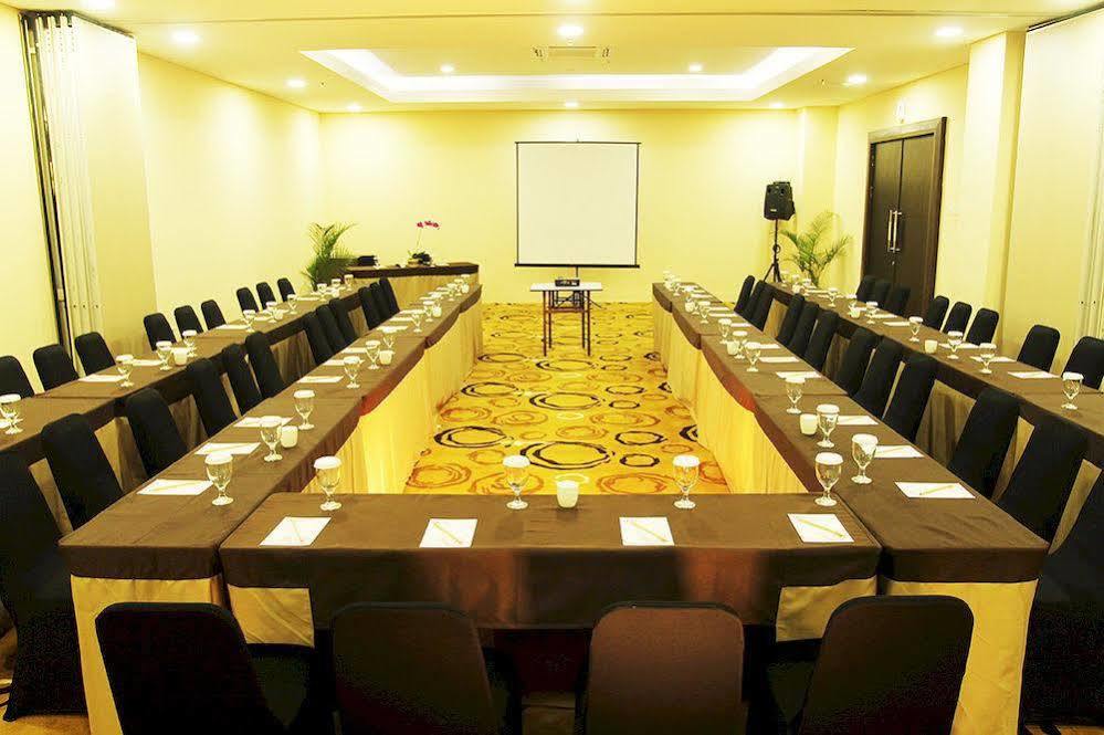 Merapi Merbabu Hotels Bekasi Exteriör bild